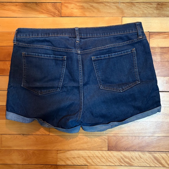 Old Navy Semi-Fitted Blue Jean Shorts – Size 14 - Picture 5 of 6